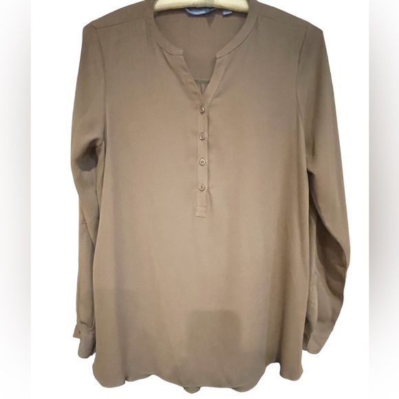 🔥🤎Simply Vera Vera Wang neutral, taupe blouse size M. Simple & perfect. - Picture 5 of 8